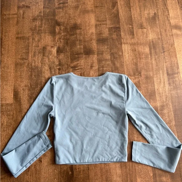 Aritzia Contour Soft Blue Top - Picture 2 of 4